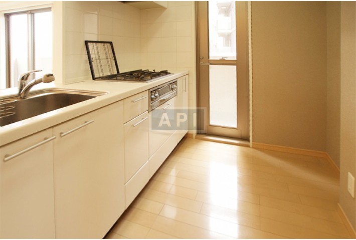  |  Interior photo 05