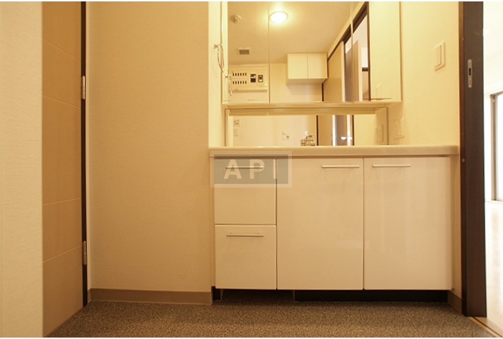  |  Interior photo 08