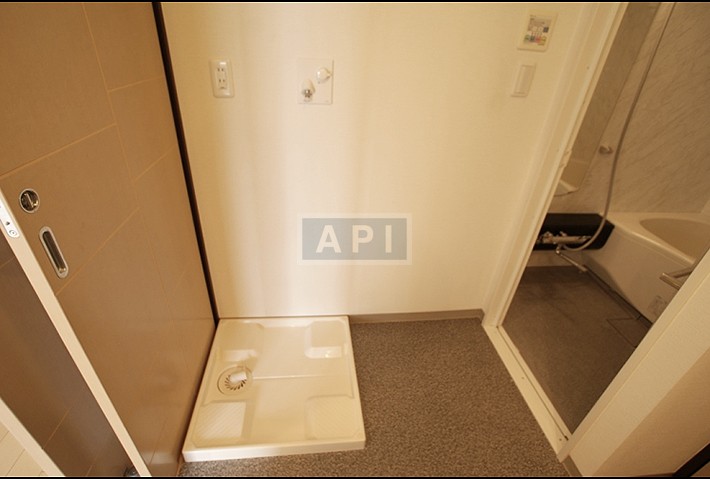  |  Interior photo 12