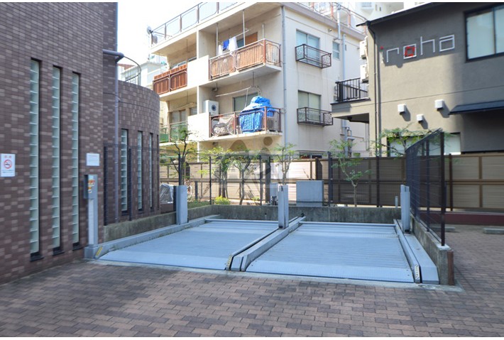  |  Exterior photo 03