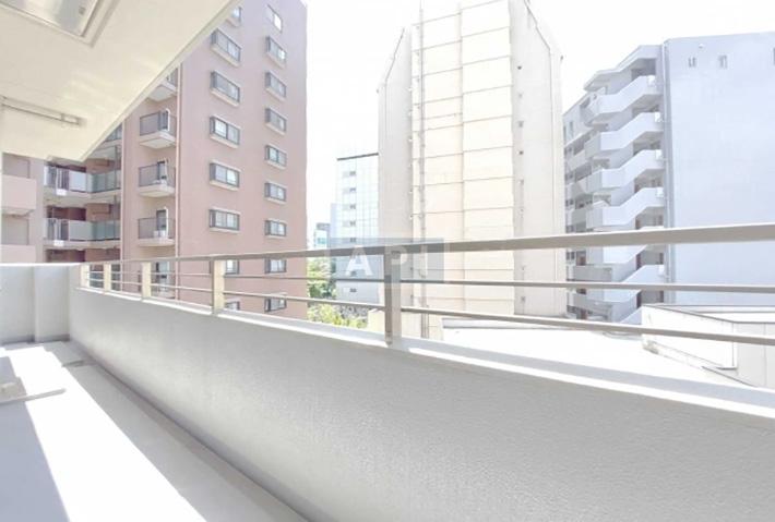  |  Interior photo 12