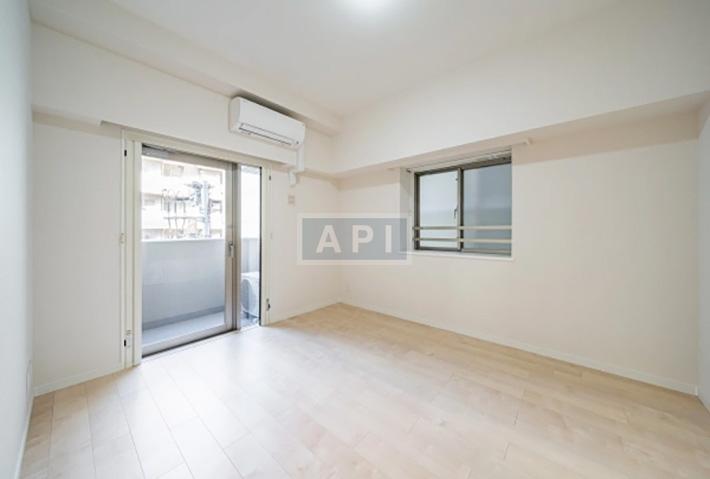  |  Interior photo 06