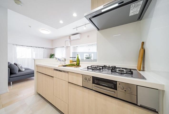  |  Interior photo 04