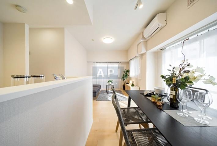  |  Interior photo 02