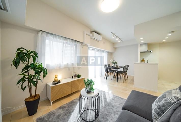  |  Interior photo 03