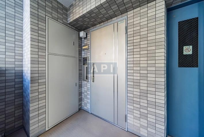  |  Interior photo 15