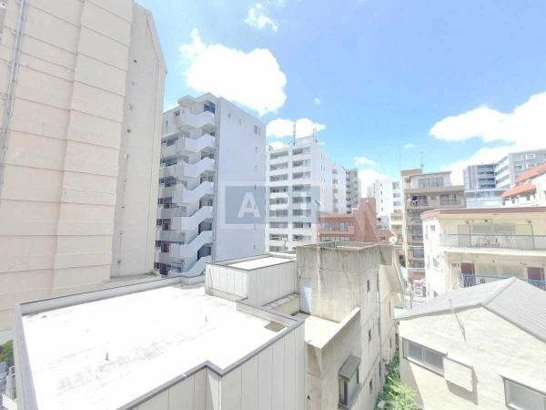  |  Interior photo 13