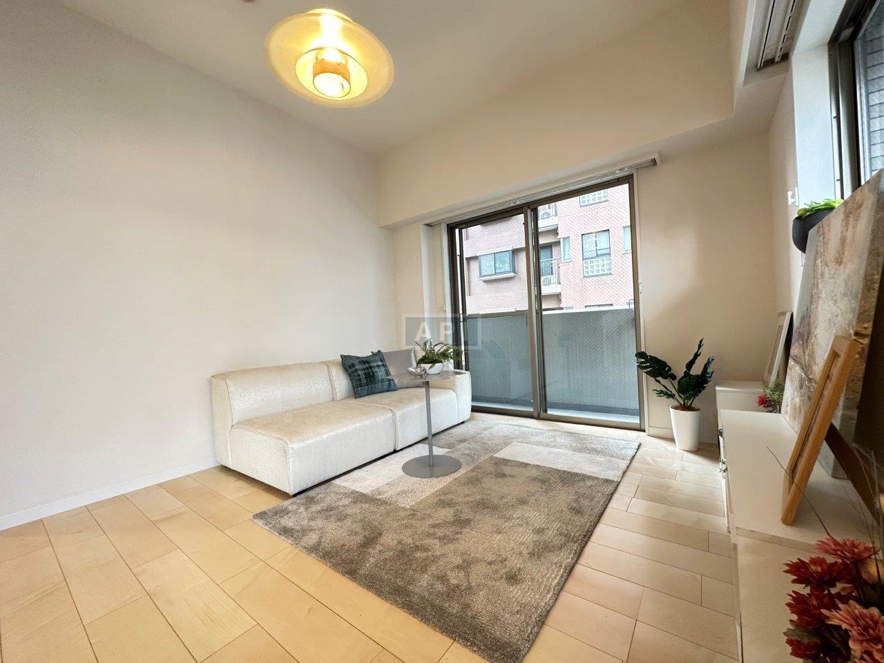  |  Interior photo 19