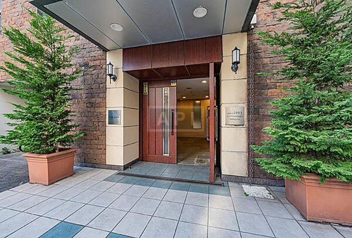  | APIS JINGUGAIEN Exterior photo 02