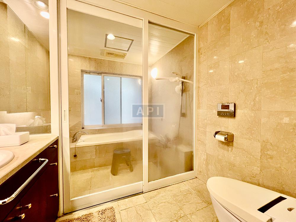  |  Interior photo 08