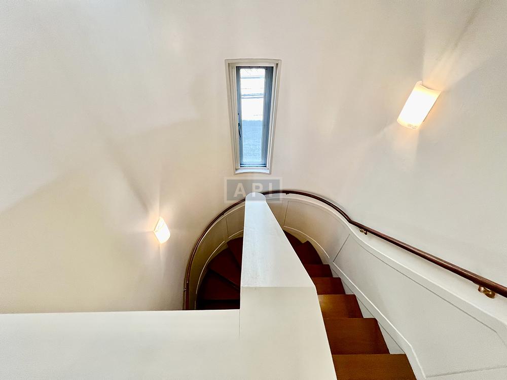  |  Interior photo 13