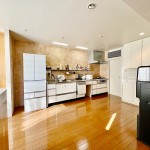  |  Interior photo 04