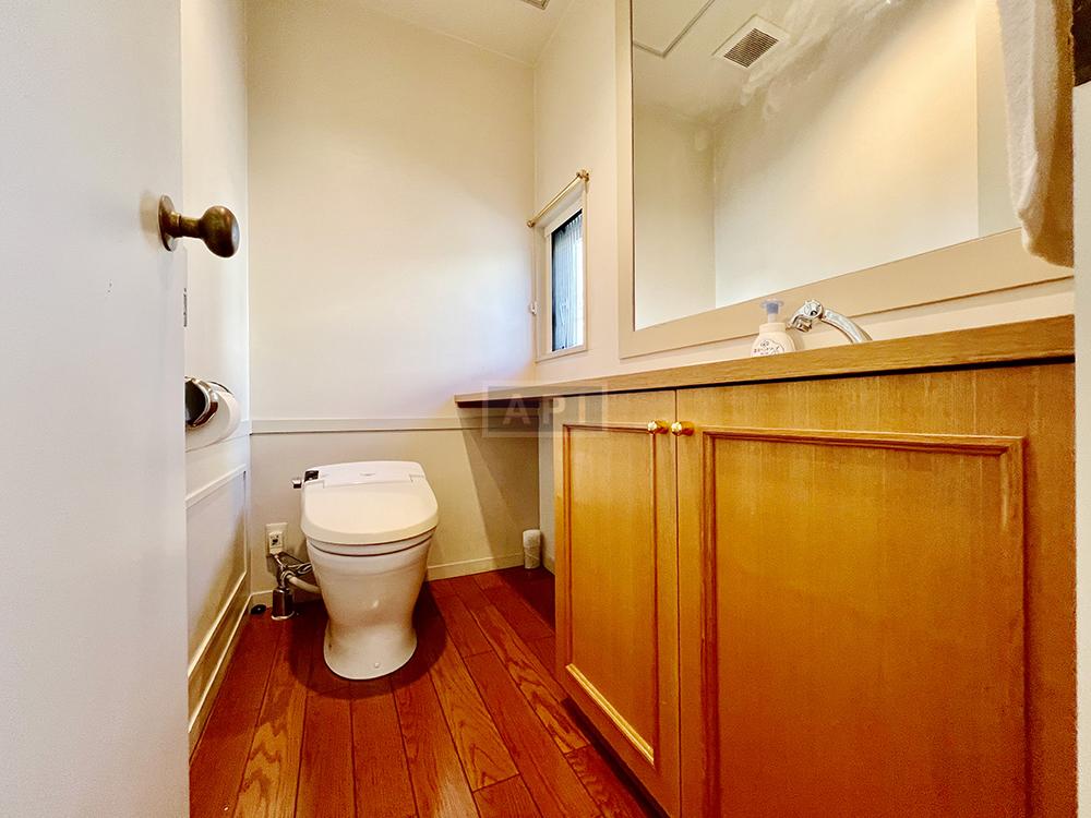  |  Interior photo 12