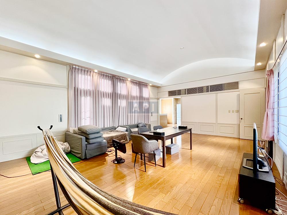  |  Interior photo 03