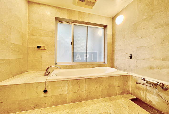  |  Interior photo 09