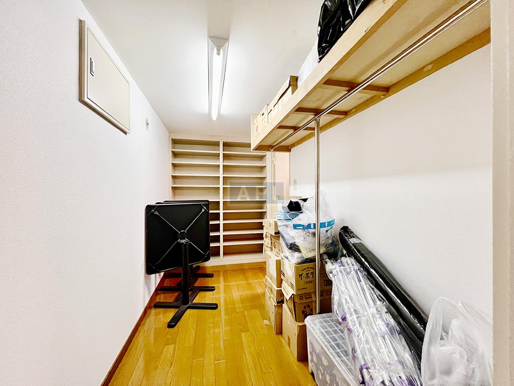  |  Interior photo 15