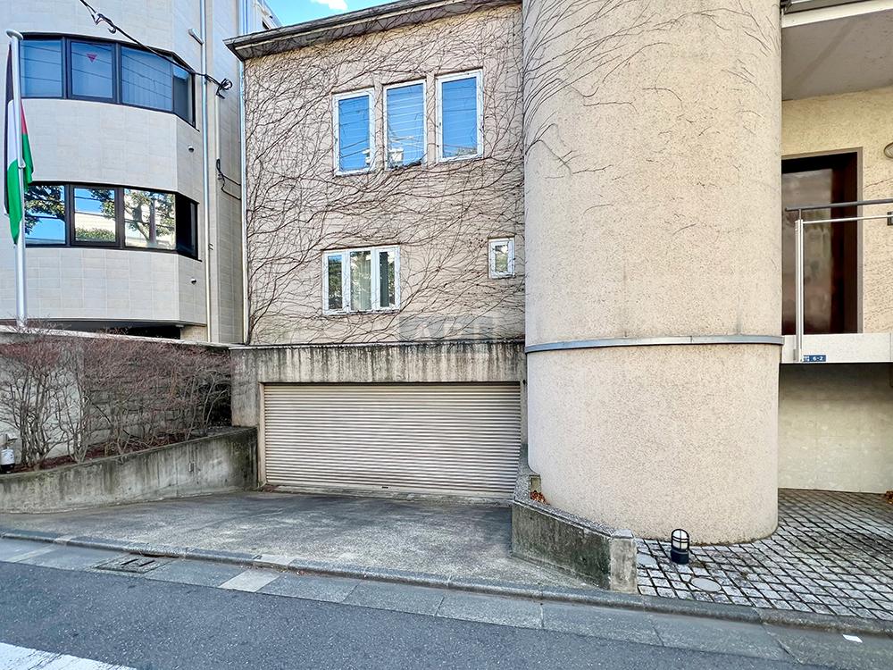  |  Exterior photo 04