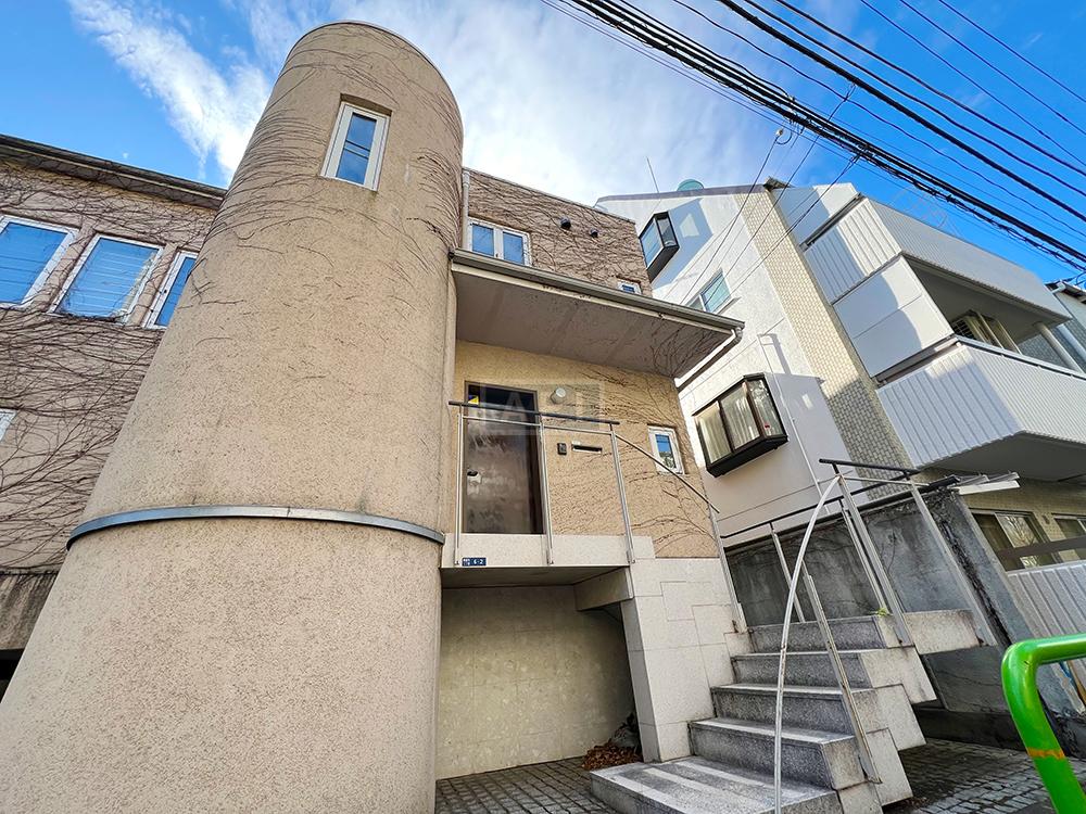  |  Exterior photo 03