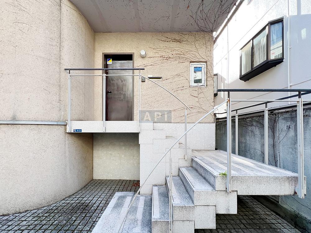  |  Exterior photo 07