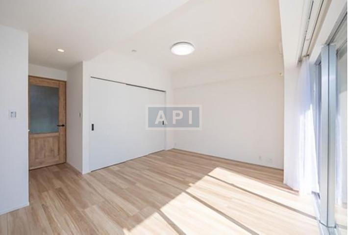  |  Interior photo 04