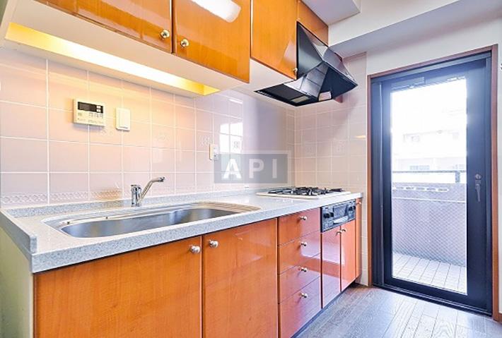  |  Interior photo 02