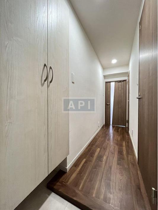  |  Interior photo 12