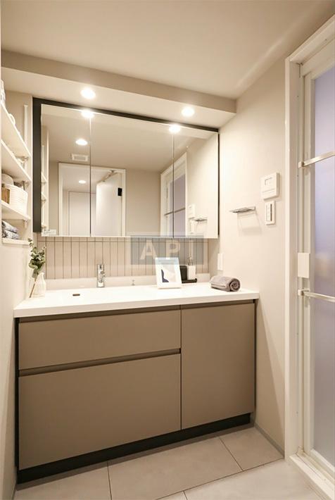  |  Interior photo 09