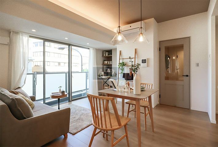  |  Interior photo 04