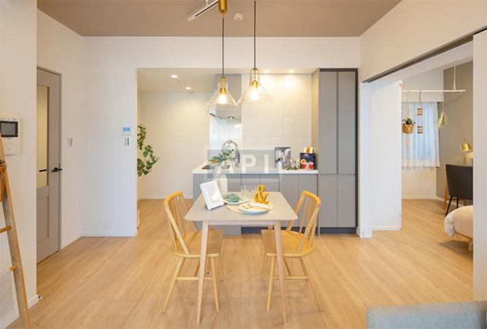  |  Interior photo 02