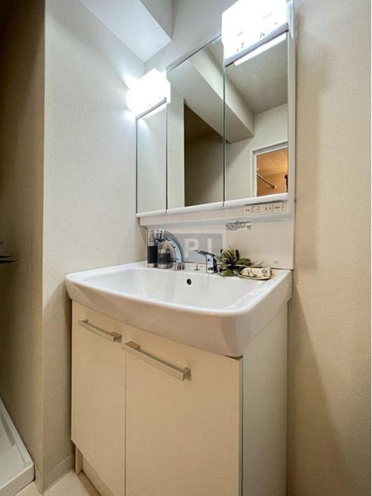  |  Interior photo 09