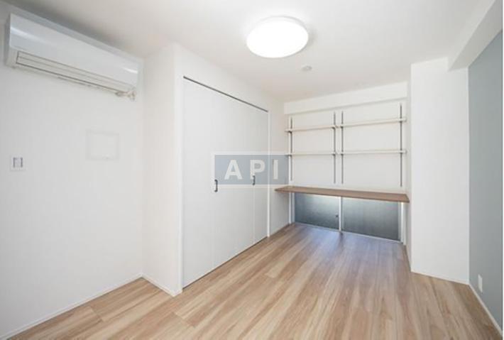  |  Interior photo 06