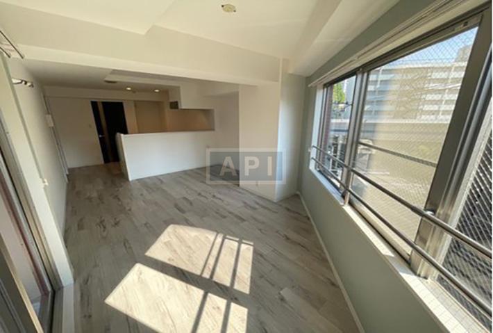  |  Interior photo 06