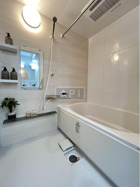  |  Interior photo 10