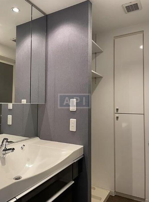  |  Interior photo 05