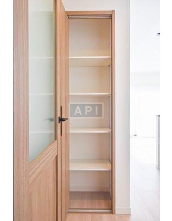  |  Interior photo 12