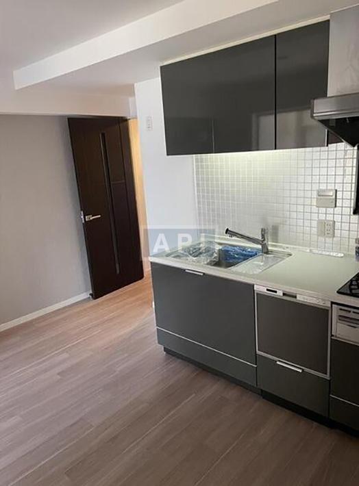  |  Interior photo 04