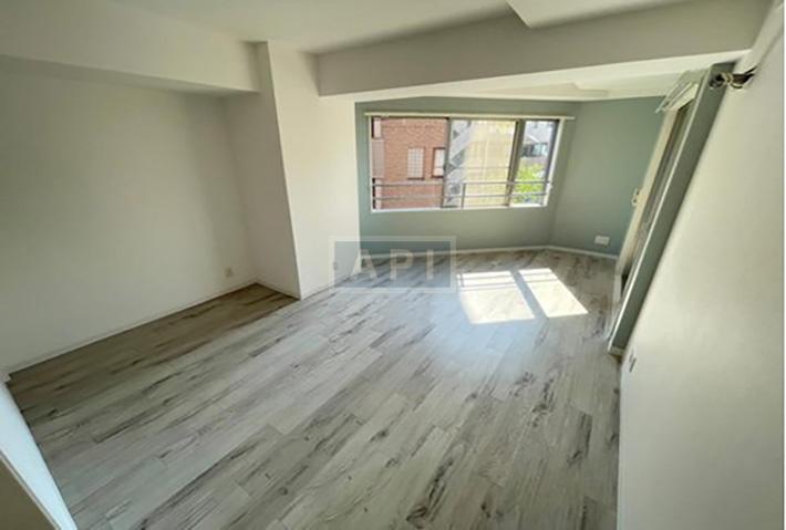  |  Interior photo 02