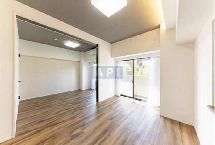  |  Interior photo 03