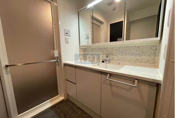  |  Interior photo 10