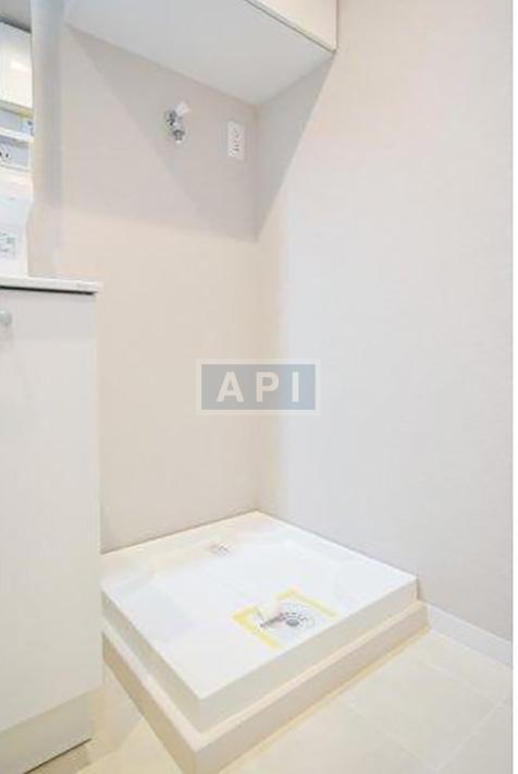  |  Interior photo 16