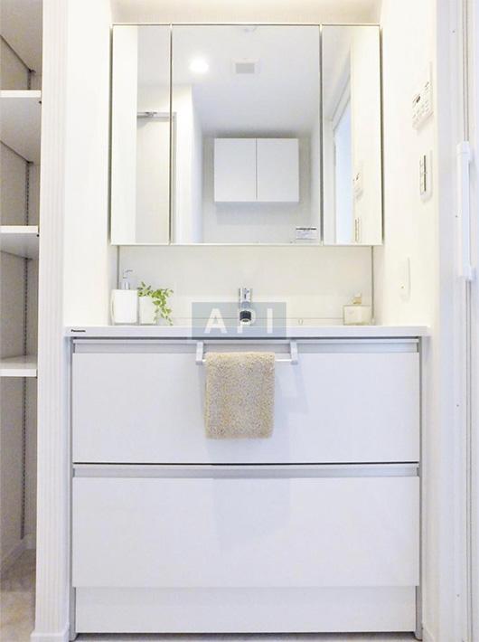  |  Interior photo 03