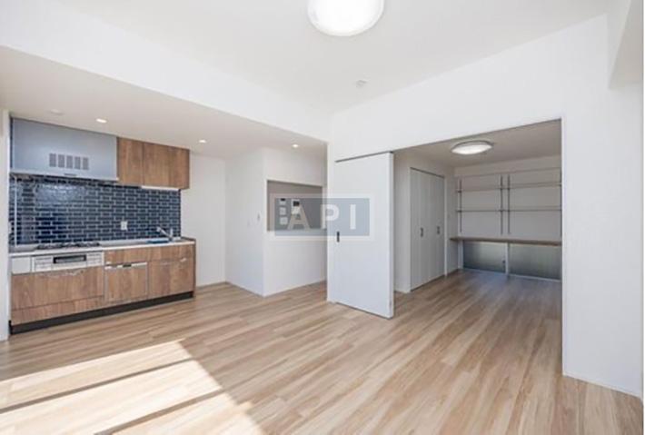  |  Interior photo 02