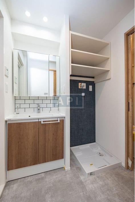  |  Interior photo 10