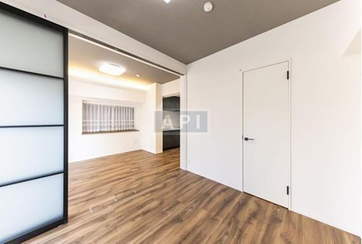  |  Interior photo 06