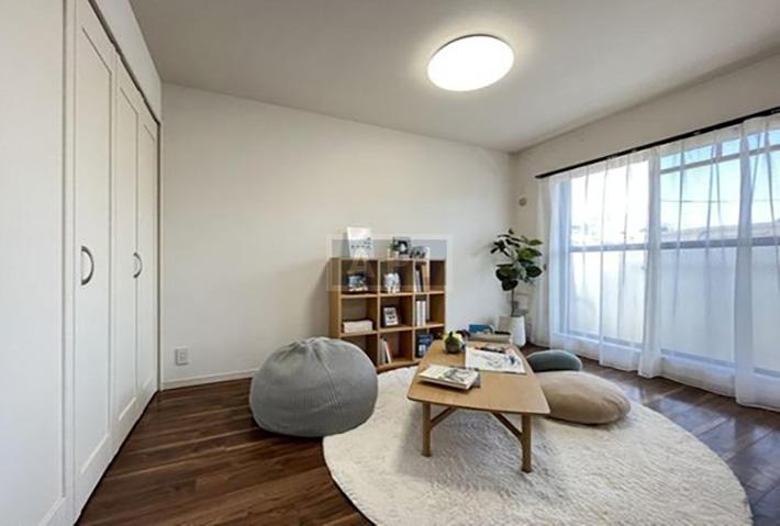  |  Interior photo 04