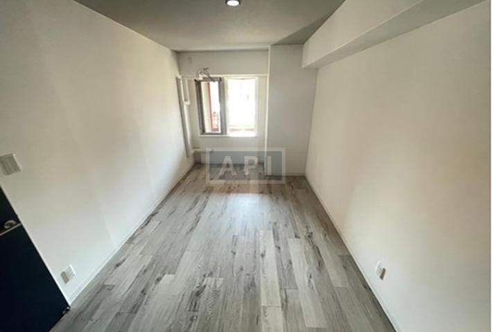  |  Interior photo 08