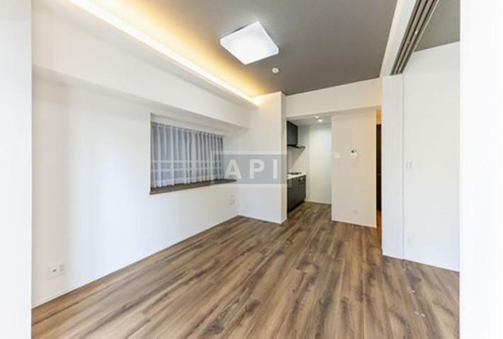  |  Interior photo 04