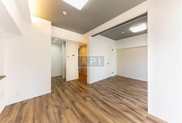  |  Interior photo 05