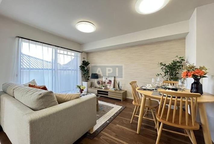  |  Interior photo 02