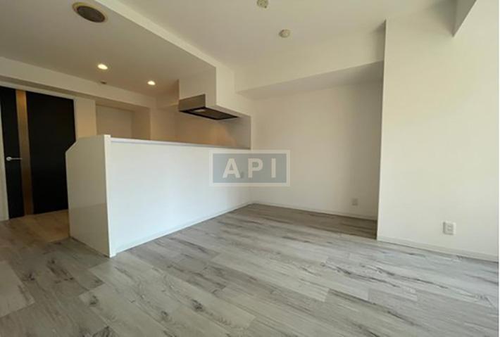  |  Interior photo 04